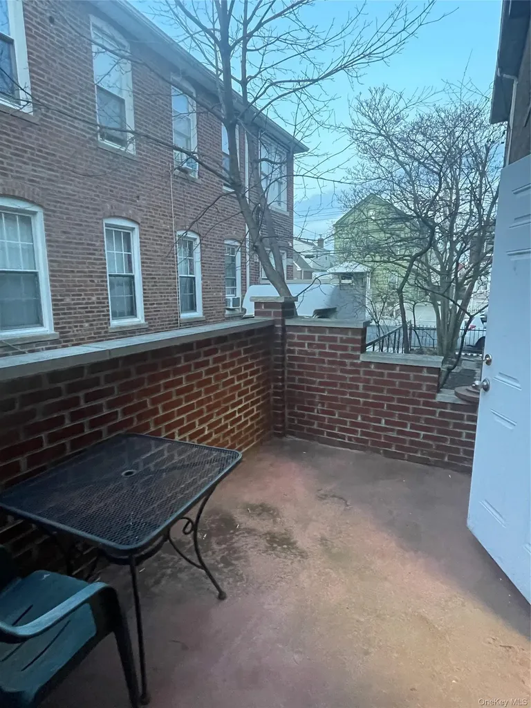 594 East 38th Street Brooklyn NY 11203