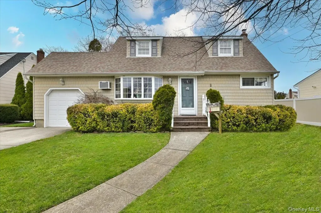 20 Willow Drive Massapequa Park NY 11762