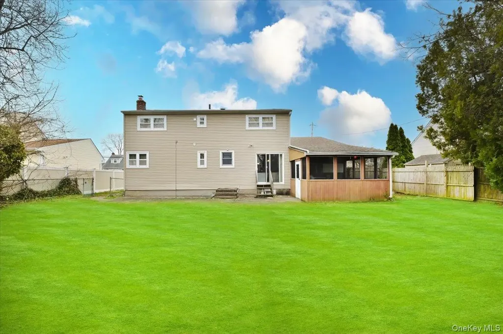 20 Willow Drive Massapequa Park NY 11762