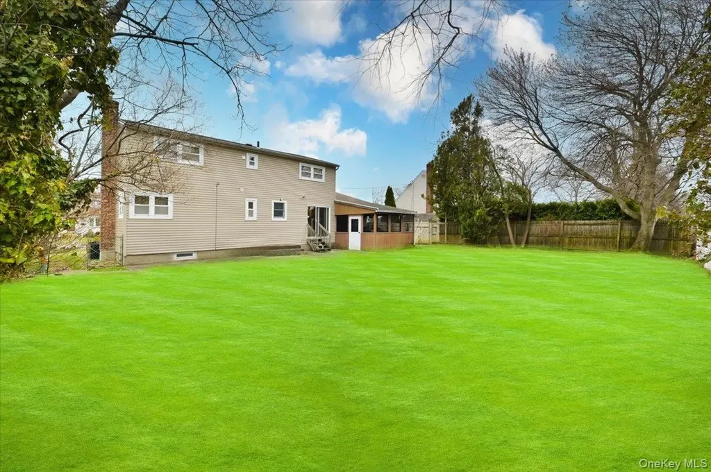 20 Willow Drive Massapequa Park NY 11762