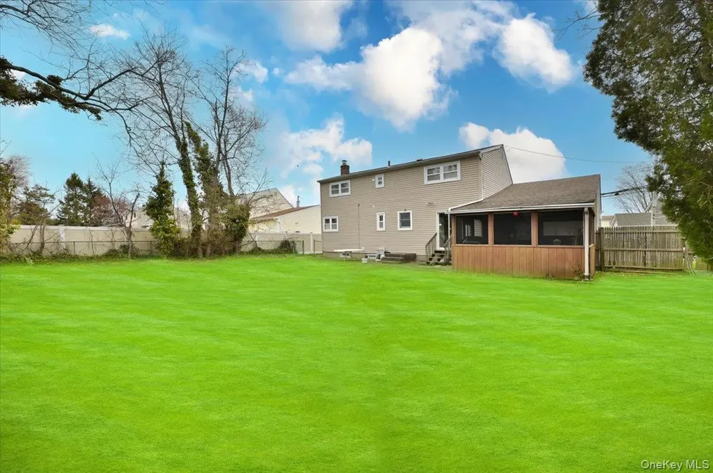20 Willow Drive Massapequa Park NY 11762