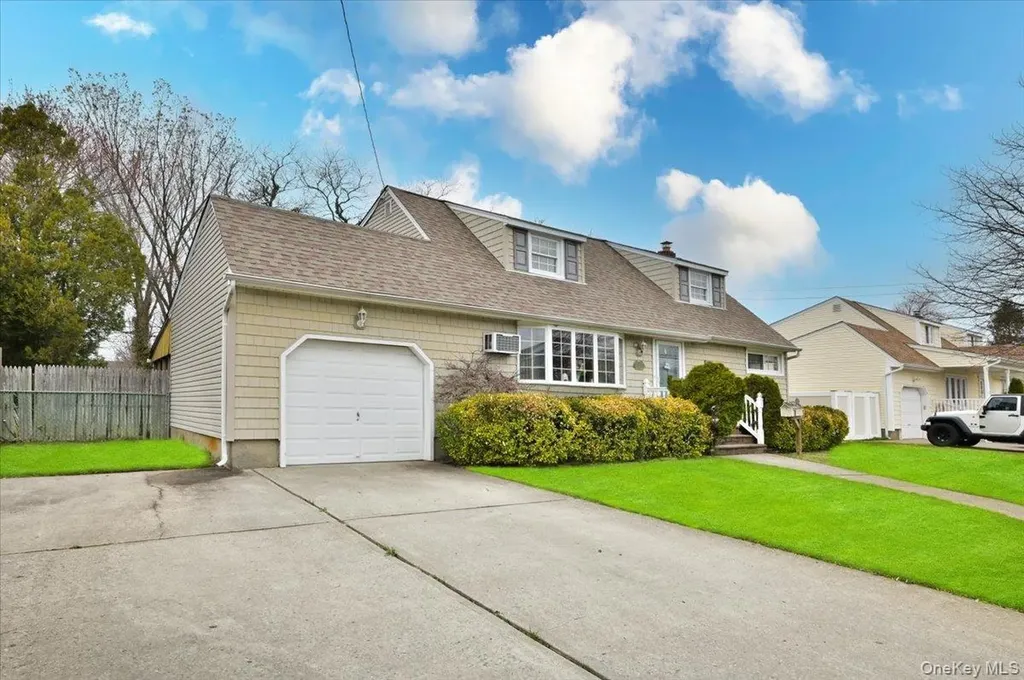 20 Willow Drive Massapequa Park NY 11762