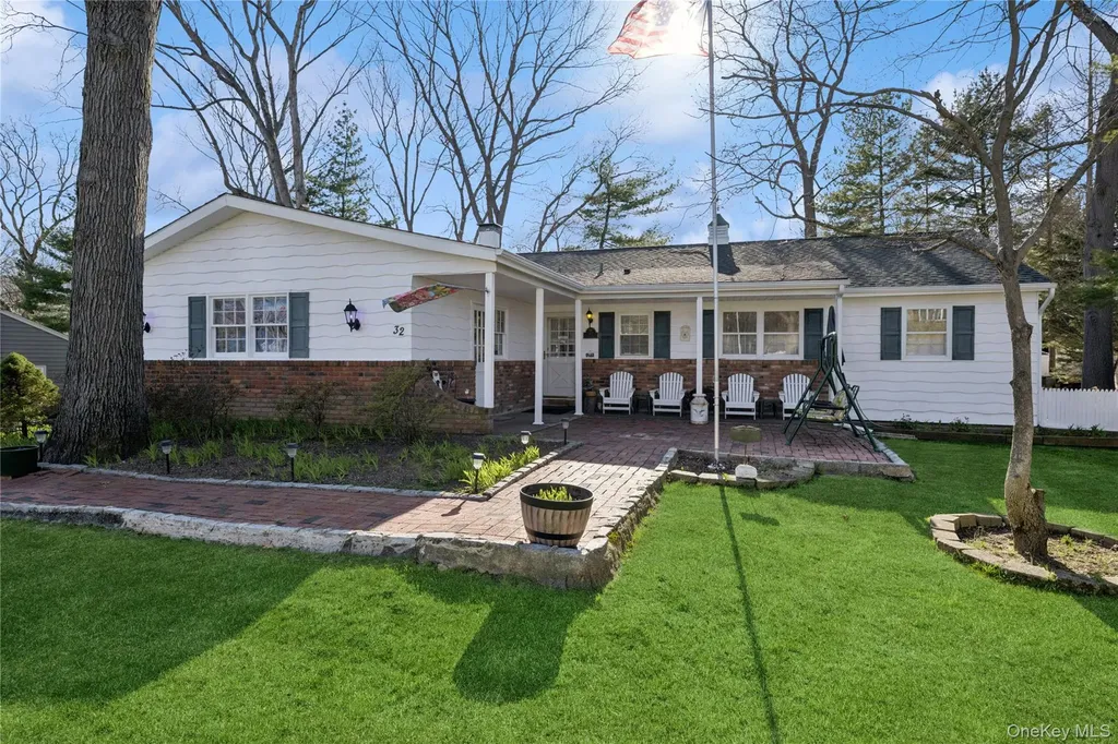 32 Derby Place Smithtown NY 11787