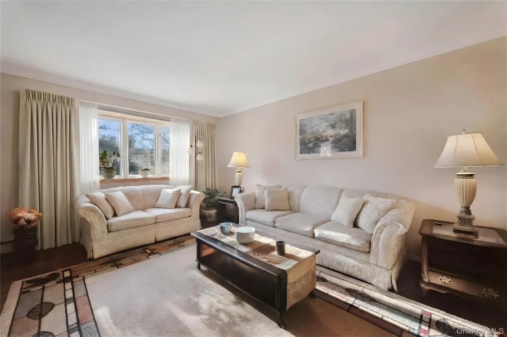32 Derby Place Smithtown NY 11787