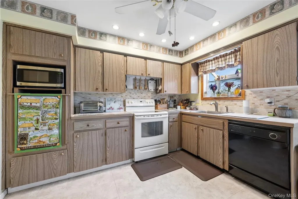 32 Derby Place Smithtown NY 11787
