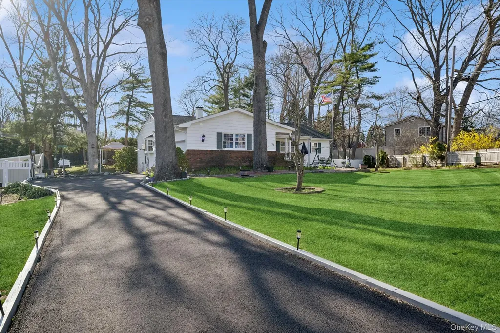 32 Derby Place Smithtown NY 11787