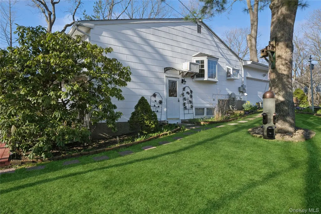 32 Derby Place Smithtown NY 11787