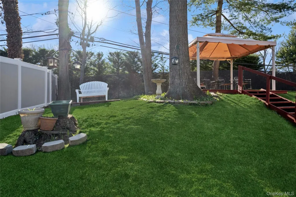32 Derby Place Smithtown NY 11787