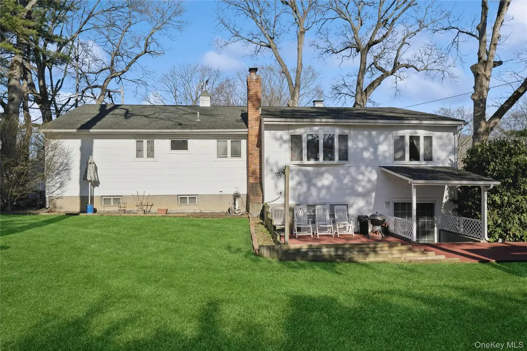 32 Derby Place Smithtown NY 11787