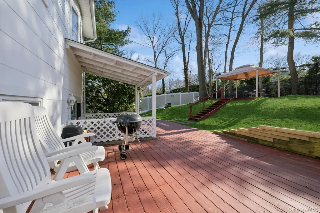 32 Derby Place Smithtown NY 11787