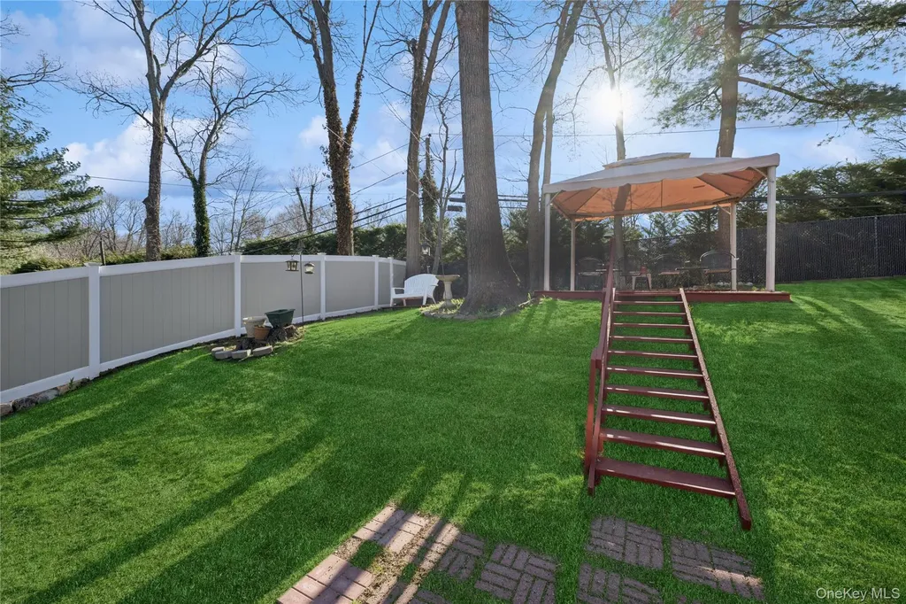 32 Derby Place Smithtown NY 11787