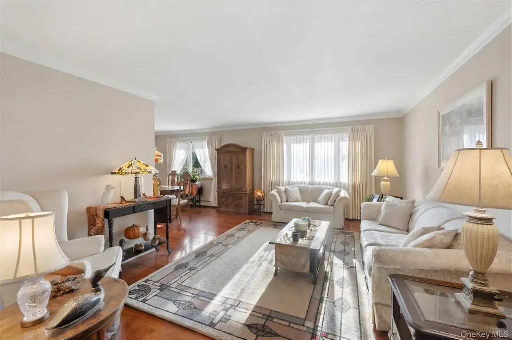 32 Derby Place Smithtown NY 11787