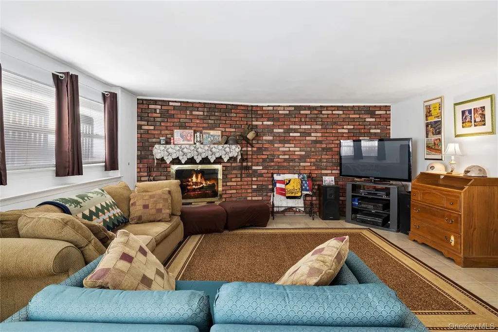 32 Derby Place Smithtown NY 11787