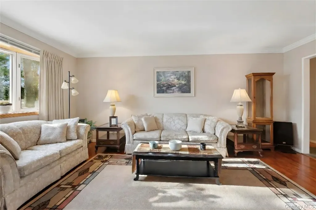 32 Derby Place Smithtown NY 11787