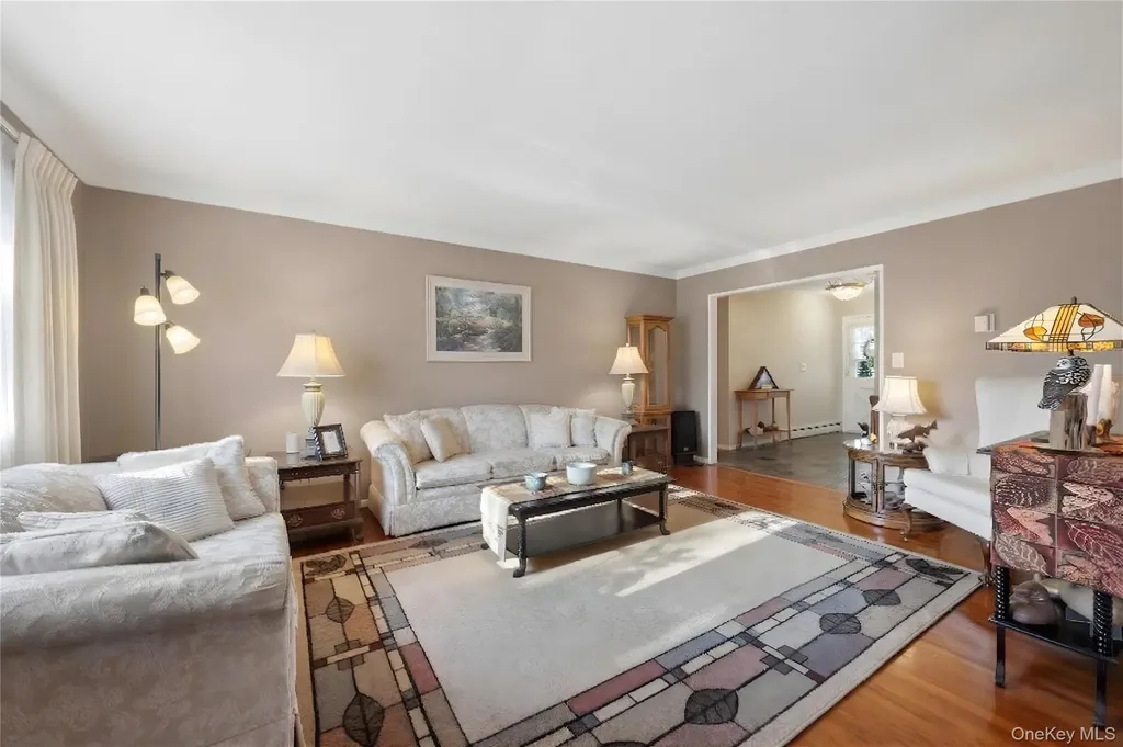 32 Derby Place Smithtown NY 11787