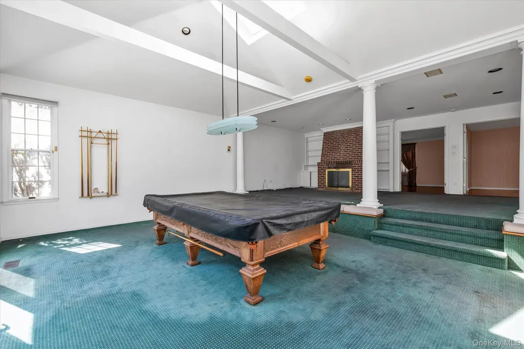 49 The Birches Roslyn NY 11576