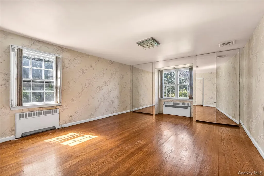 49 The Birches Roslyn NY 11576