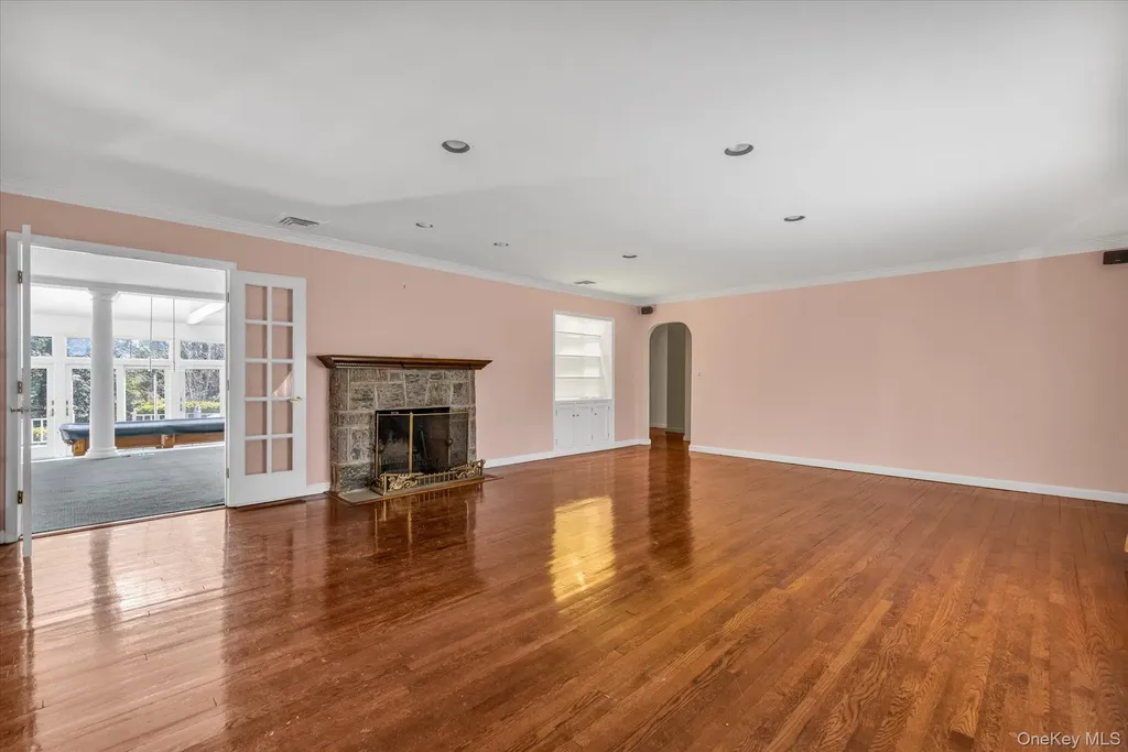 49 The Birches Roslyn NY 11576