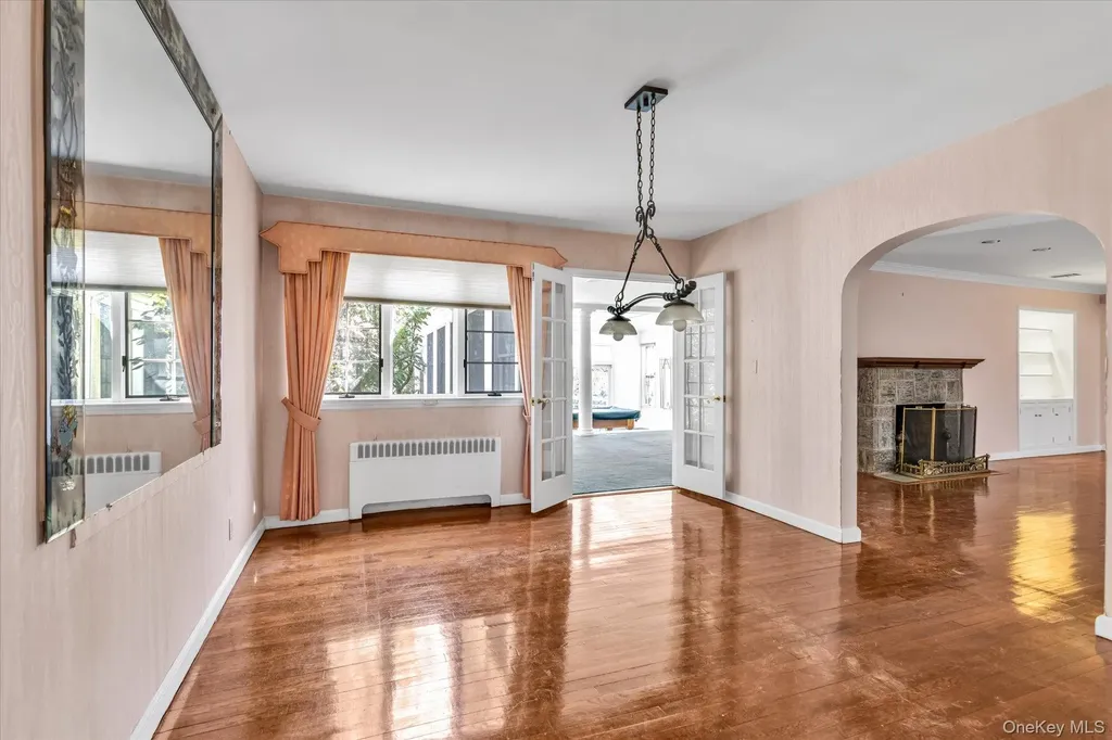 49 The Birches Roslyn NY 11576