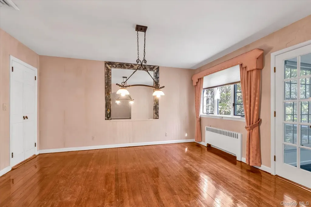 49 The Birches Roslyn NY 11576