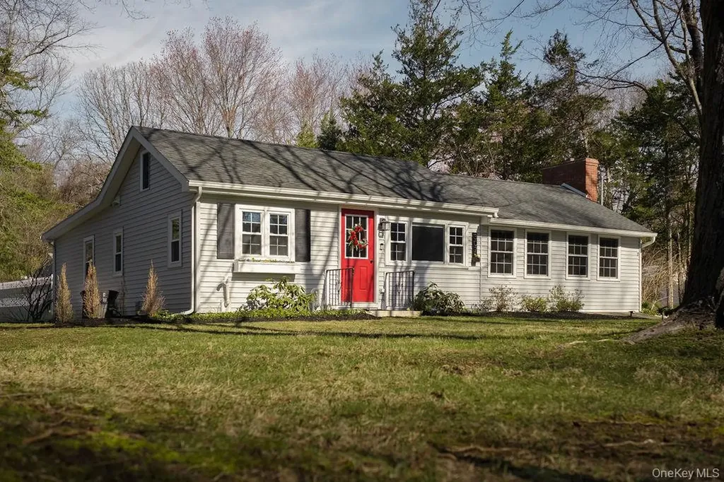 307 Sepasco Lake Rhinebeck NY 12572