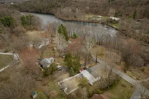 307 Sepasco Lake Rhinebeck NY 12572