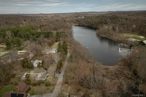 307 Sepasco Lake Rhinebeck NY 12572