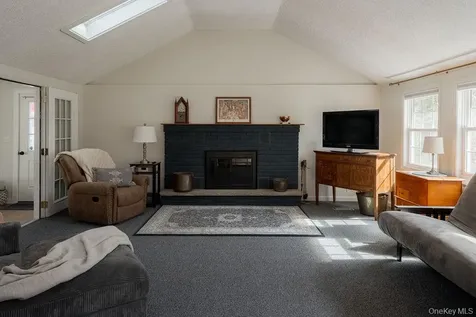 307 Sepasco Lake Rhinebeck NY 12572