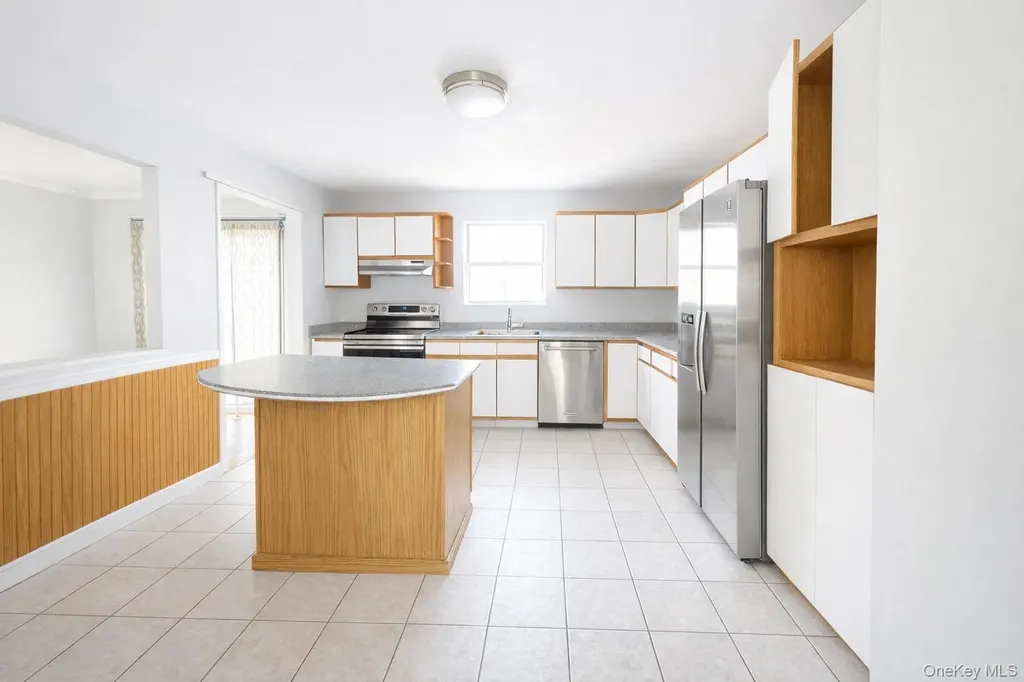 2 Ridge Road Shirley NY 11967