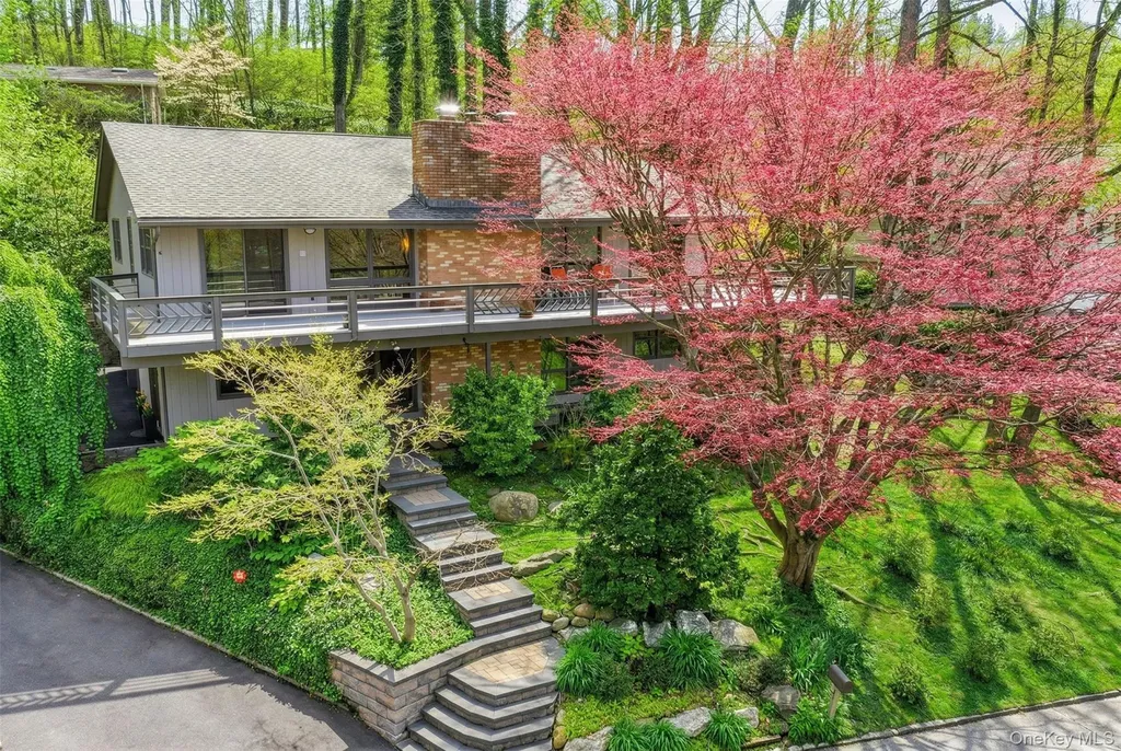 6 Laurel Way Sea Cliff NY 11579
