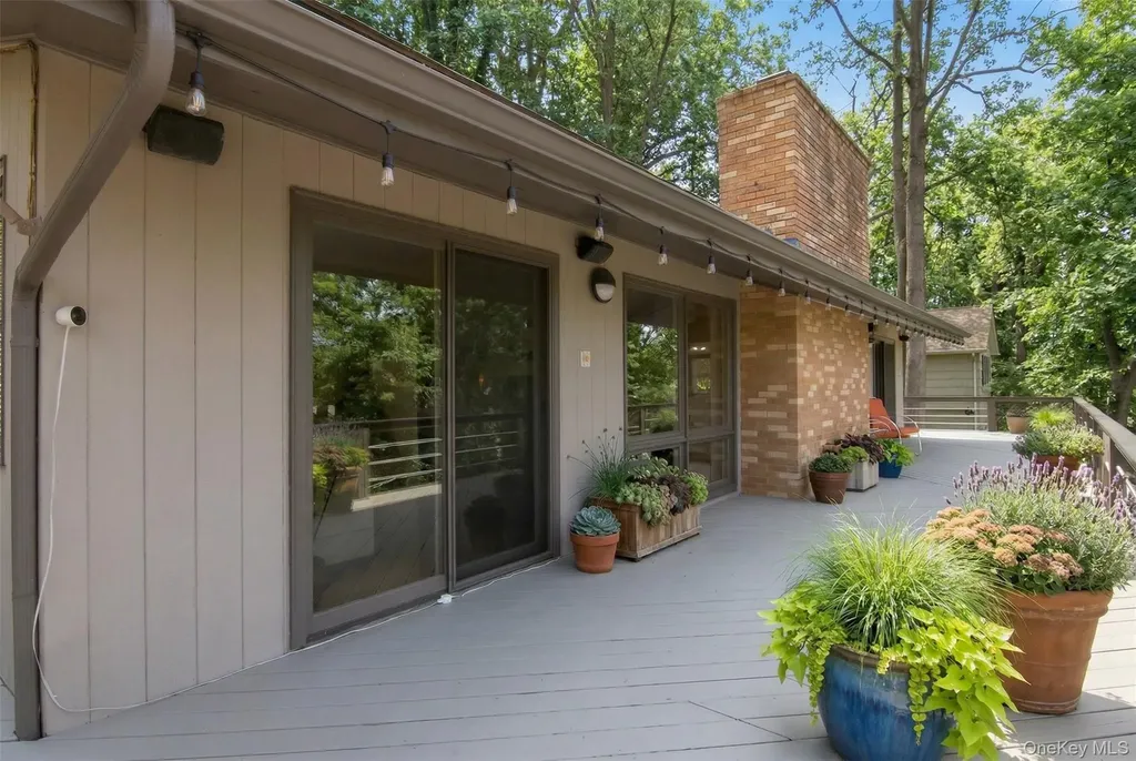 6 Laurel Way Sea Cliff NY 11579