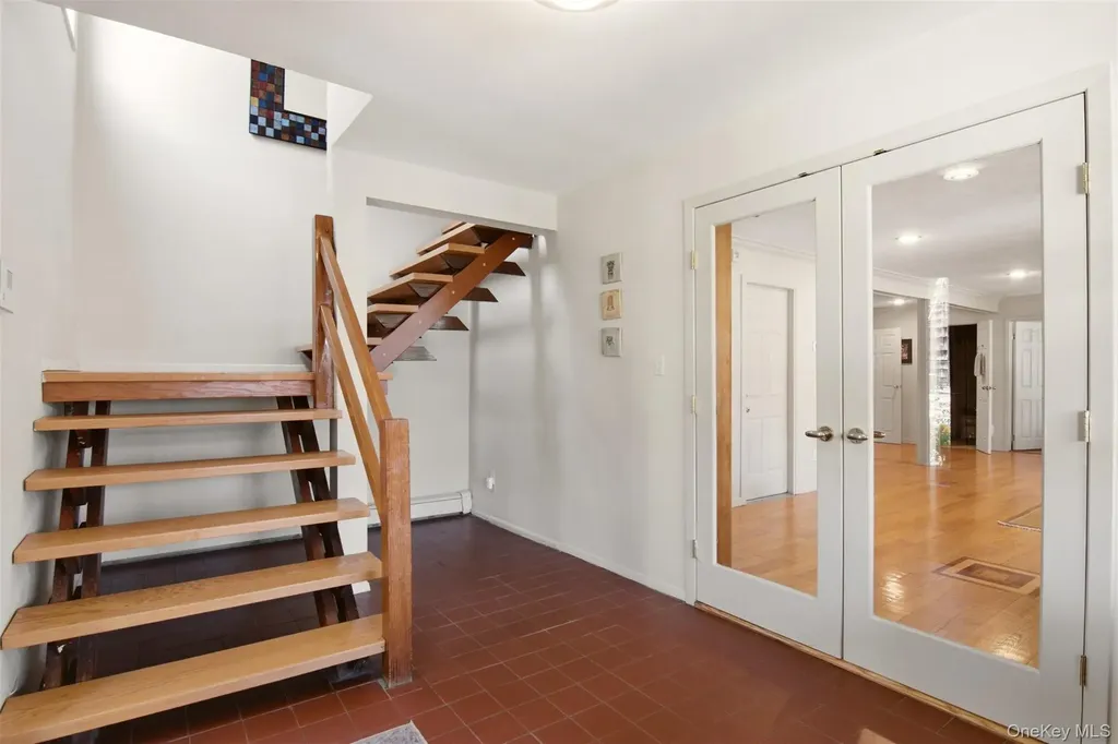 6 Laurel Way Sea Cliff NY 11579