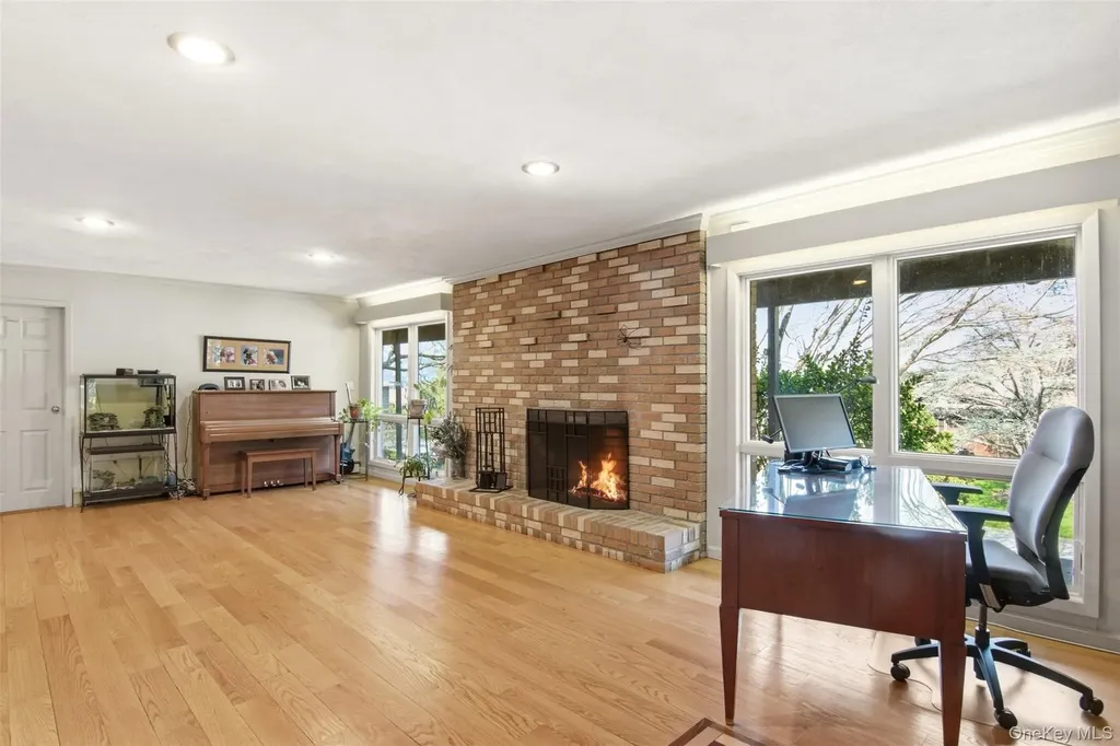 6 Laurel Way Sea Cliff NY 11579