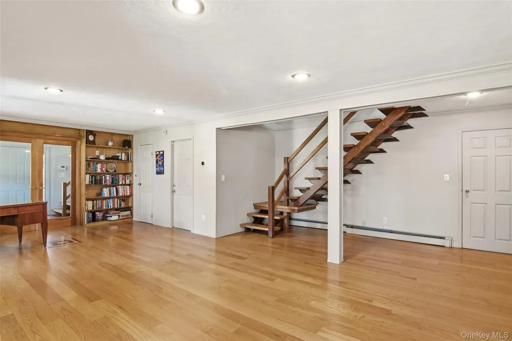6 Laurel Way Sea Cliff NY 11579