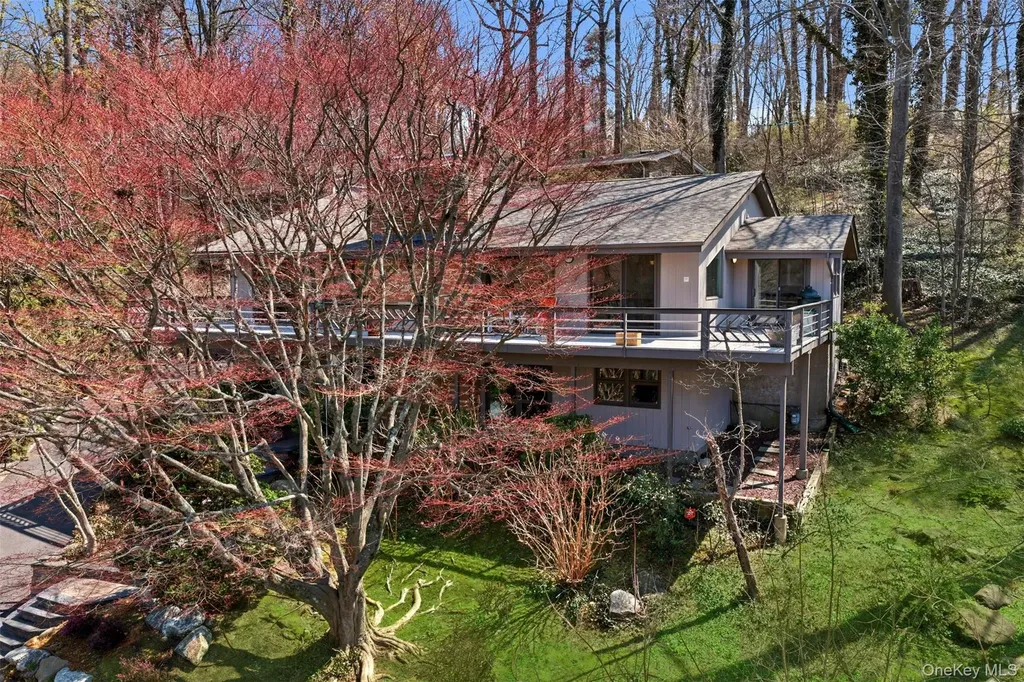 6 Laurel Way Sea Cliff NY 11579