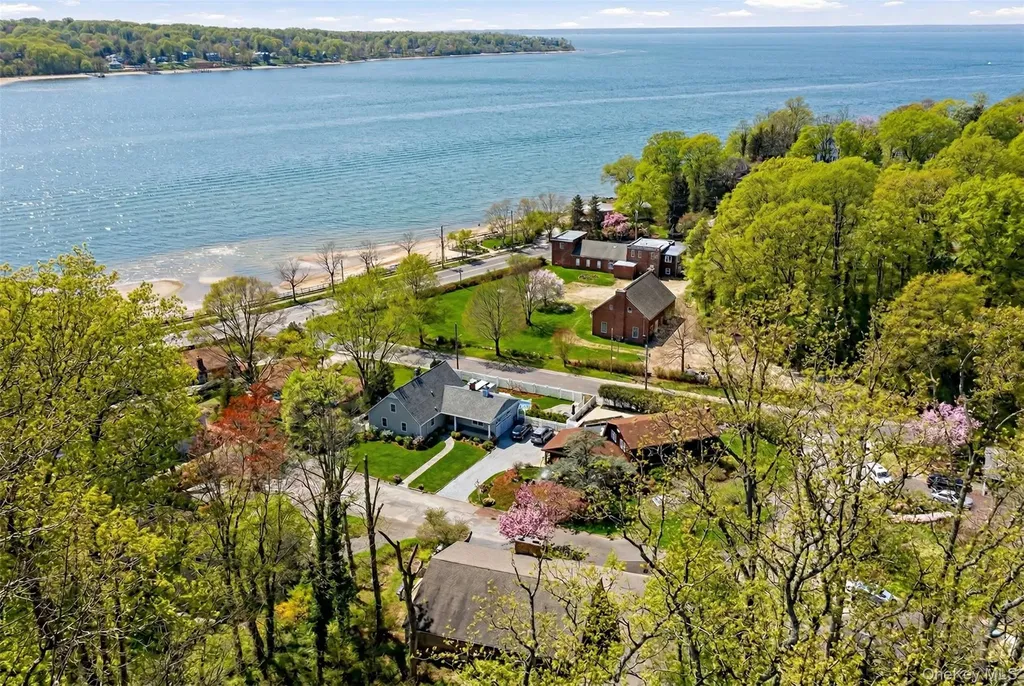 6 Laurel Way Sea Cliff NY 11579