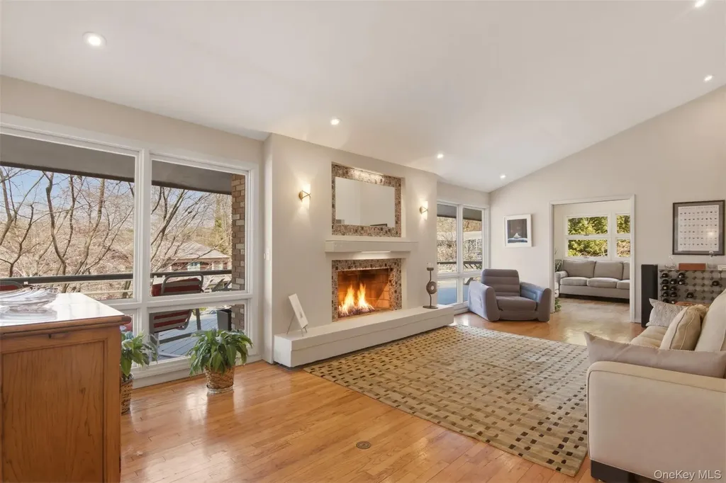 6 Laurel Way Sea Cliff NY 11579