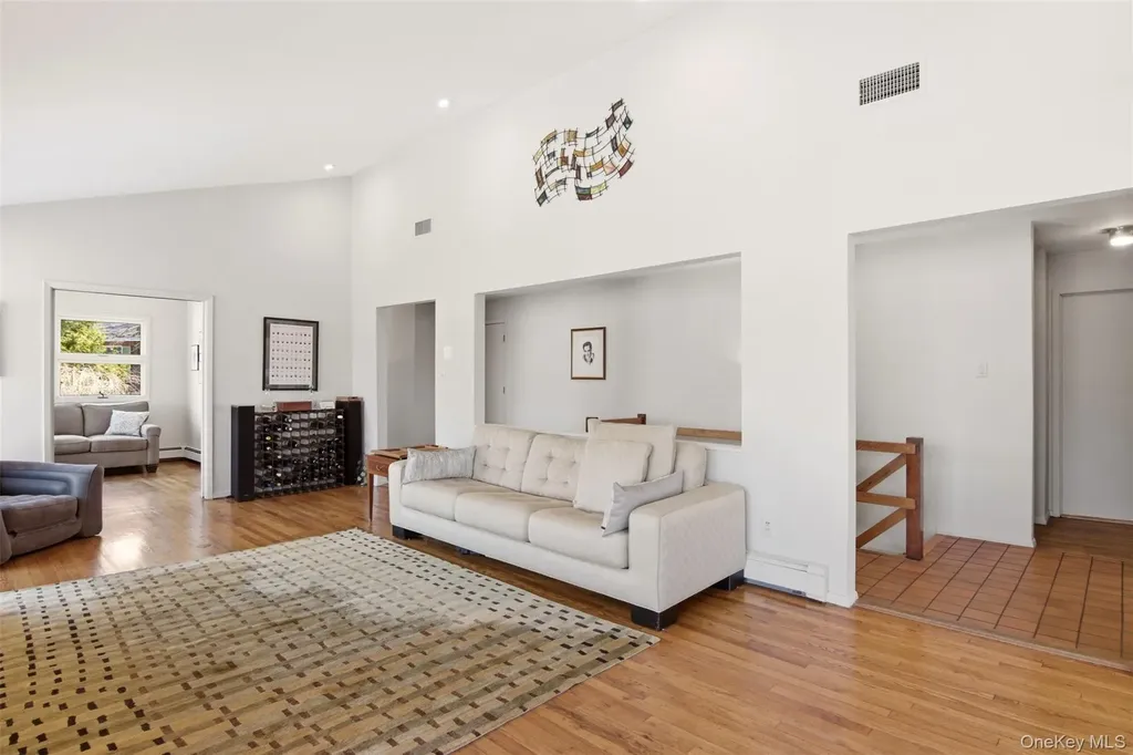 6 Laurel Way Sea Cliff NY 11579