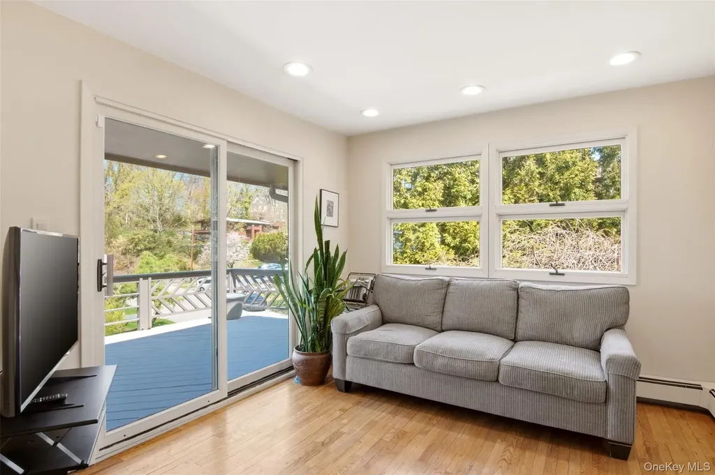 6 Laurel Way Sea Cliff NY 11579
