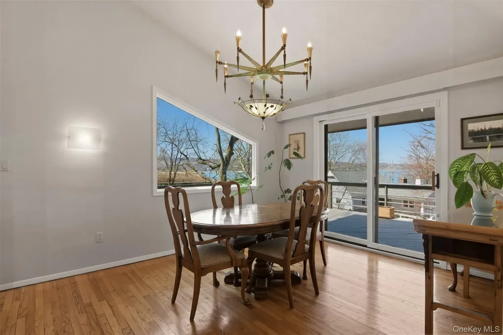6 Laurel Way Sea Cliff NY 11579