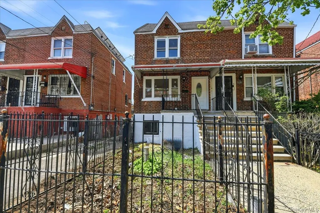 4135 Murdock Avenue Bronx NY 10466