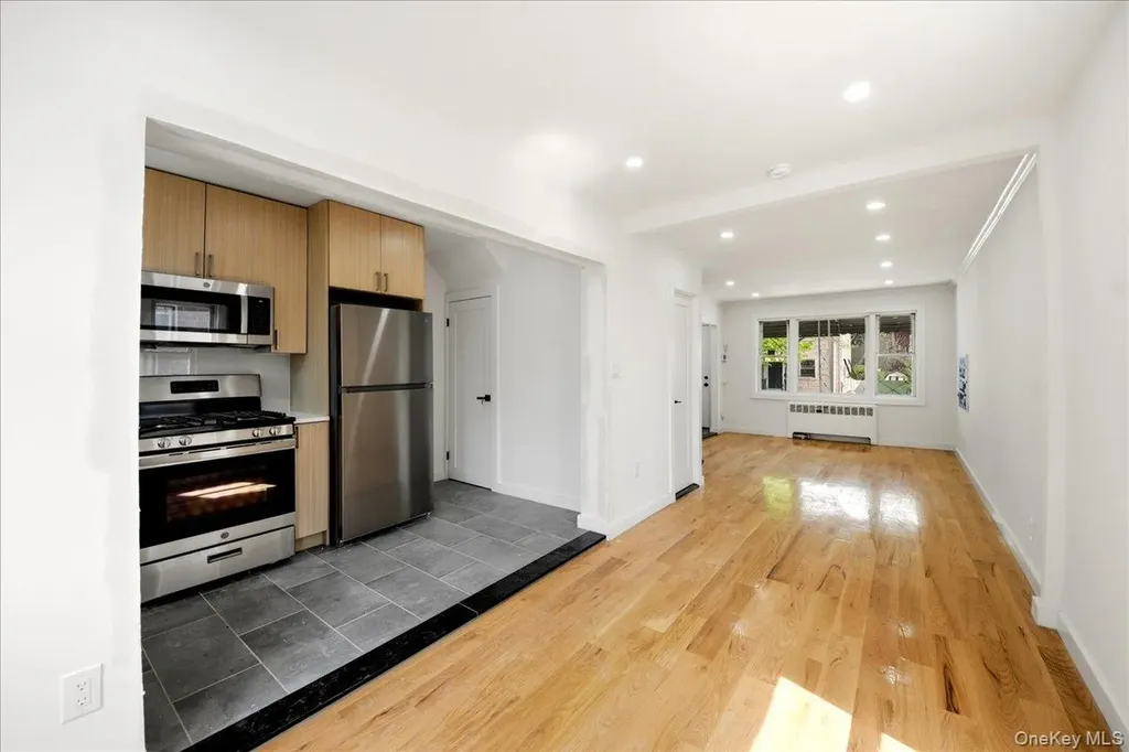 4135 Murdock Avenue Bronx NY 10466