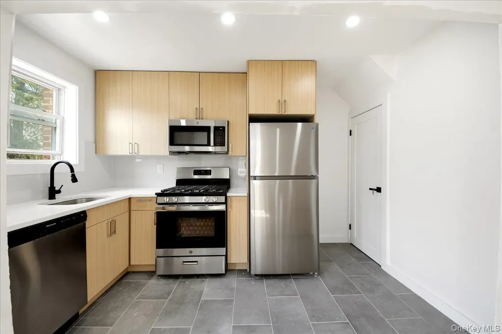 4135 Murdock Avenue Bronx NY 10466