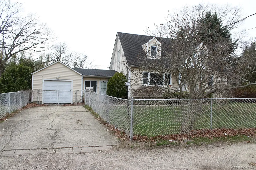 1354 Manor Lane Bay Shore NY 11706