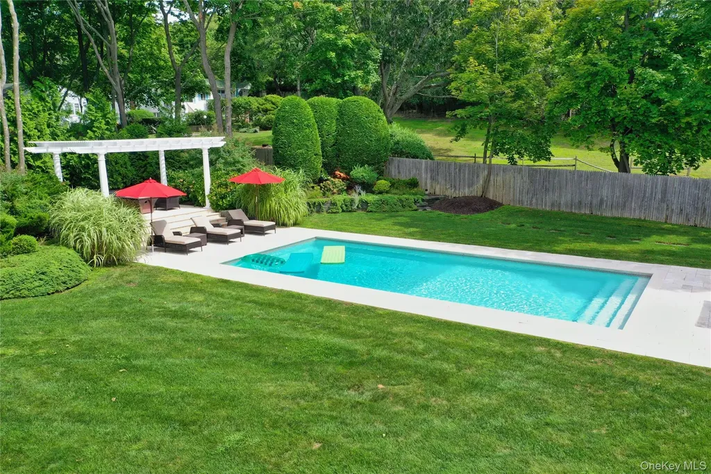 2 S Valley Road Hampton Bays NY 11946