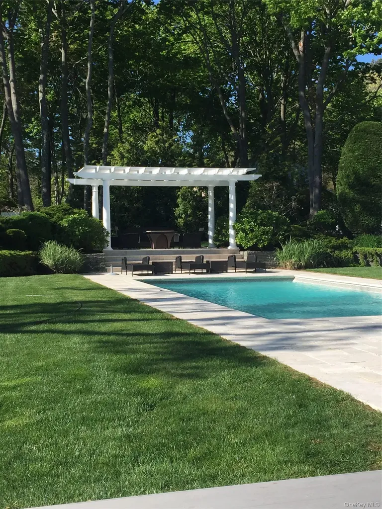 2 S Valley Road Hampton Bays NY 11946