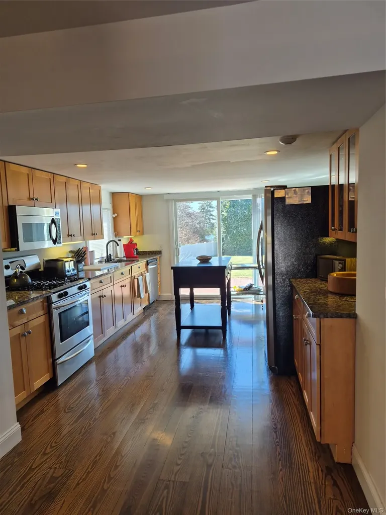 2 S Valley Road Hampton Bays NY 11946