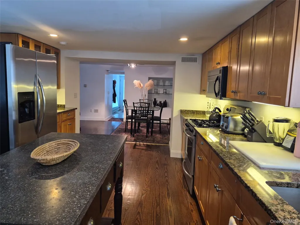 2 S Valley Road Hampton Bays NY 11946