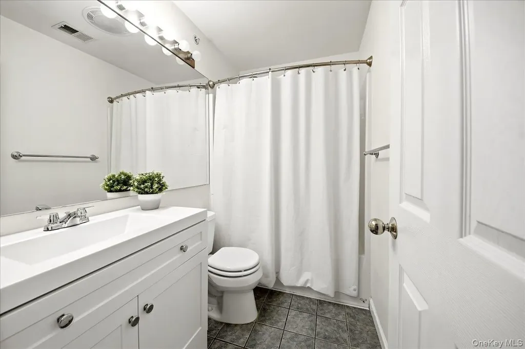 38 Ovation Court White Plains NY 10603