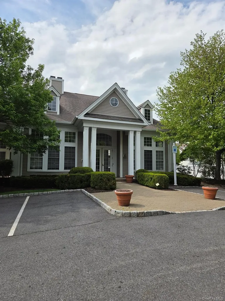 38 Ovation Court White Plains NY 10603
